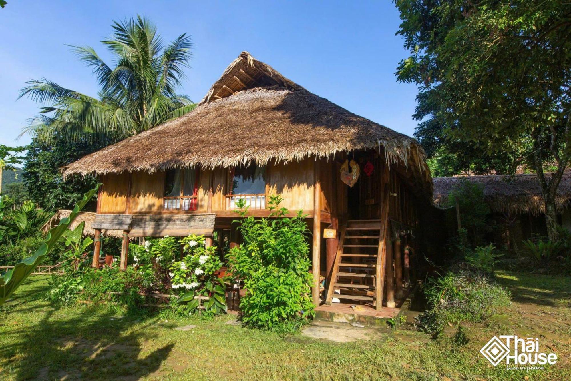 Thai House Pu Luong - Century Old Stilt House With Terrace Views Huong Ba Thuoc Exterior foto
